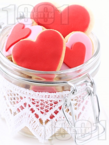 Домашни сладки с орехи за Свети Валентин - снимка на рецептата